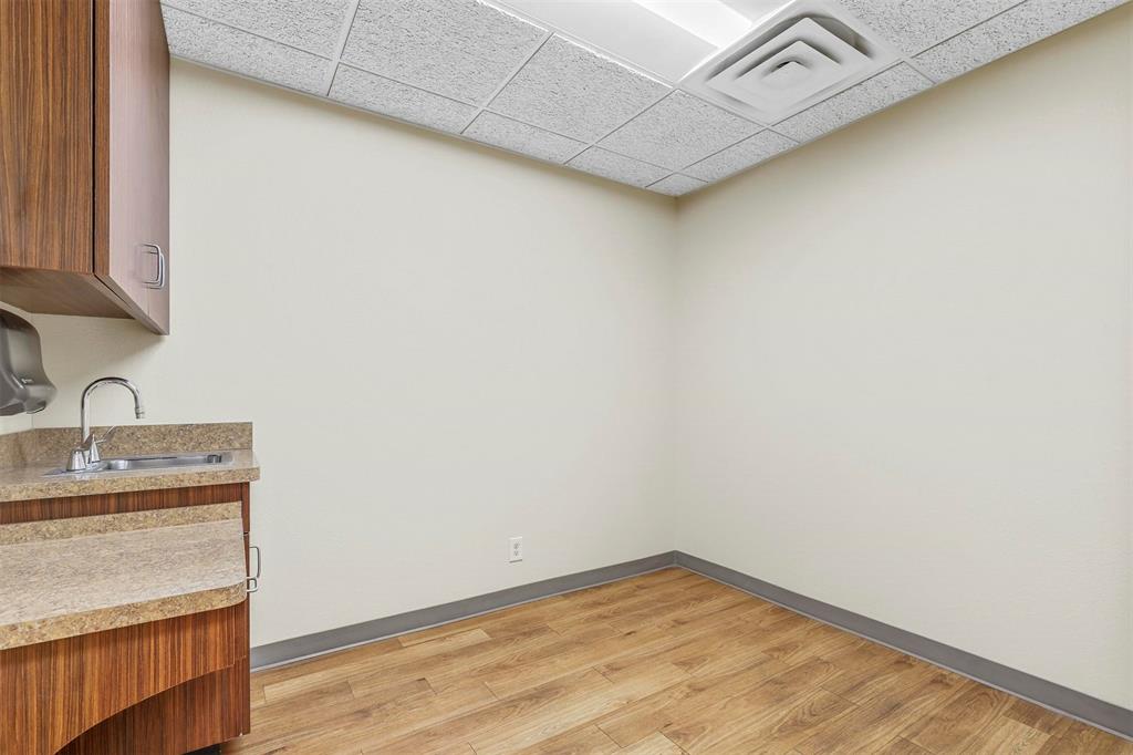 11801 South Freeway Property Photo 9