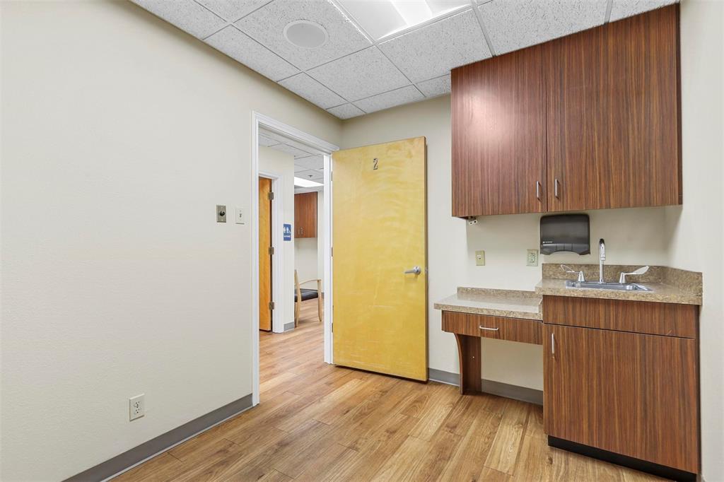11801 South Freeway Property Photo 10