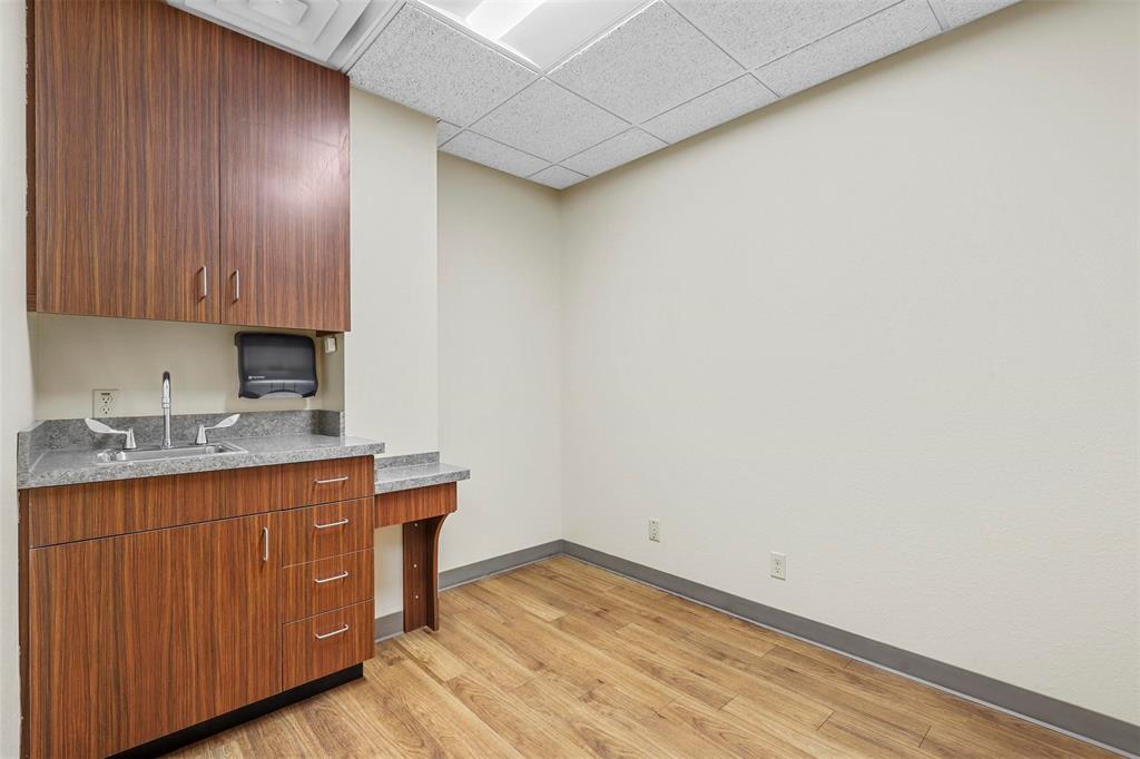 11801 South Freeway Property Photo 11