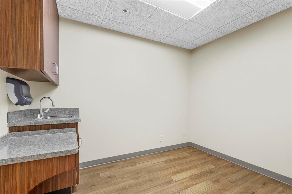 11801 South Freeway Property Photo 15