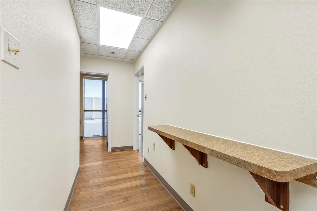 11801 South Freeway Property Photo 17