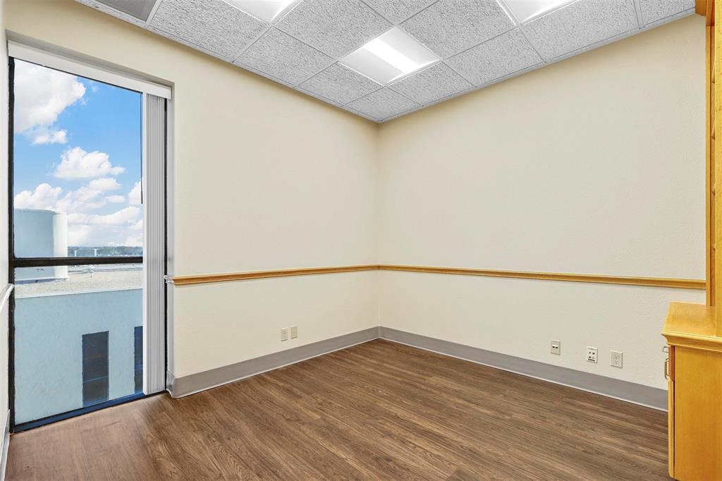 11801 South Freeway Property Photo 19