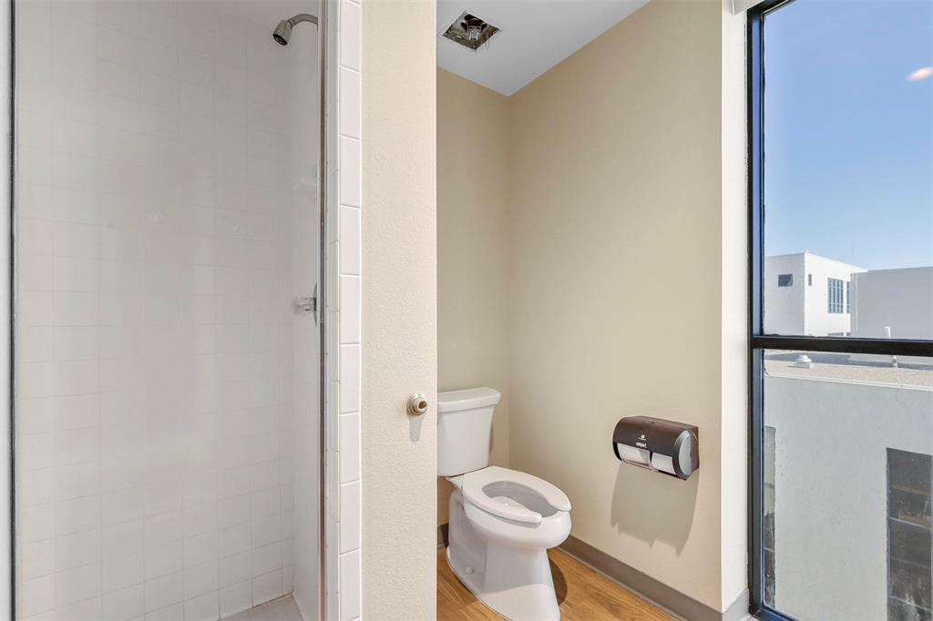 11801 South Freeway Property Photo 22