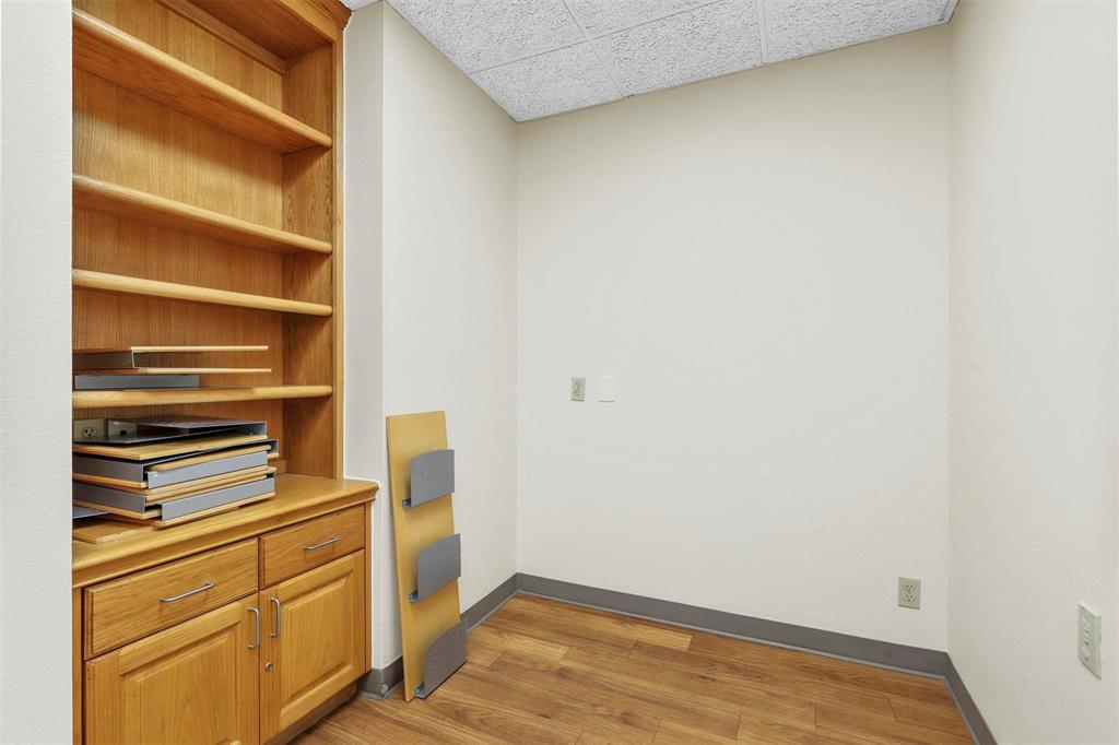 11801 South Freeway Property Photo 23