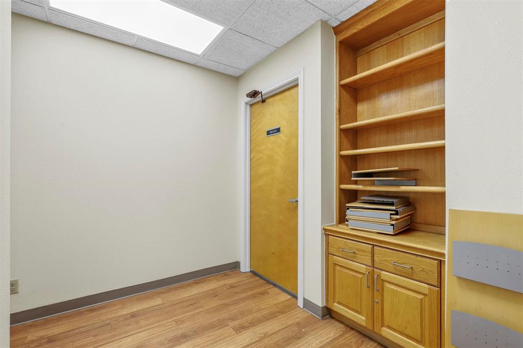 11801 South Freeway Property Photo 24