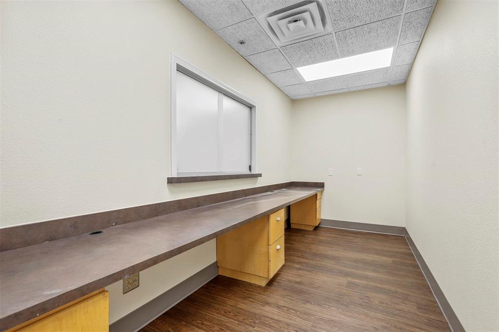 11801 South Freeway Property Photo 27