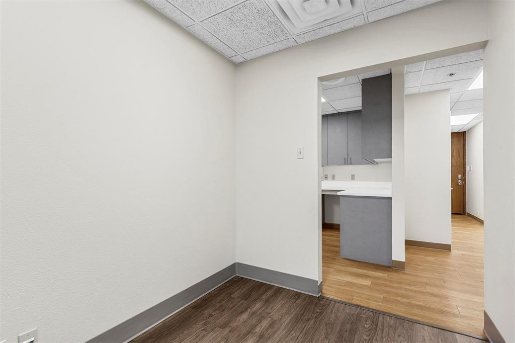 11801 South Freeway Property Photo 11