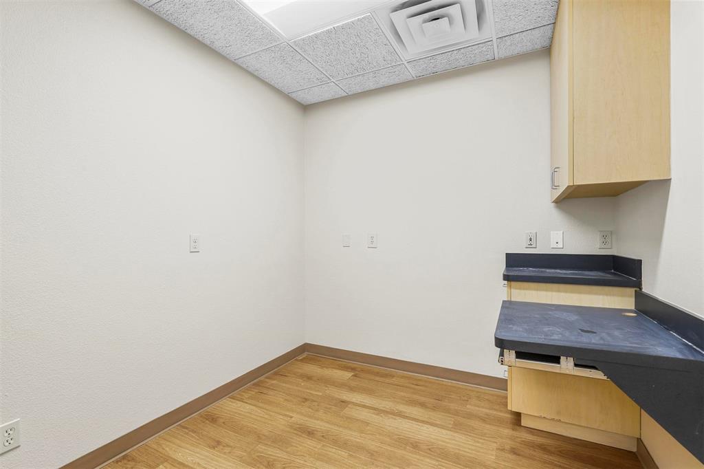11801 South Freeway Property Photo 14