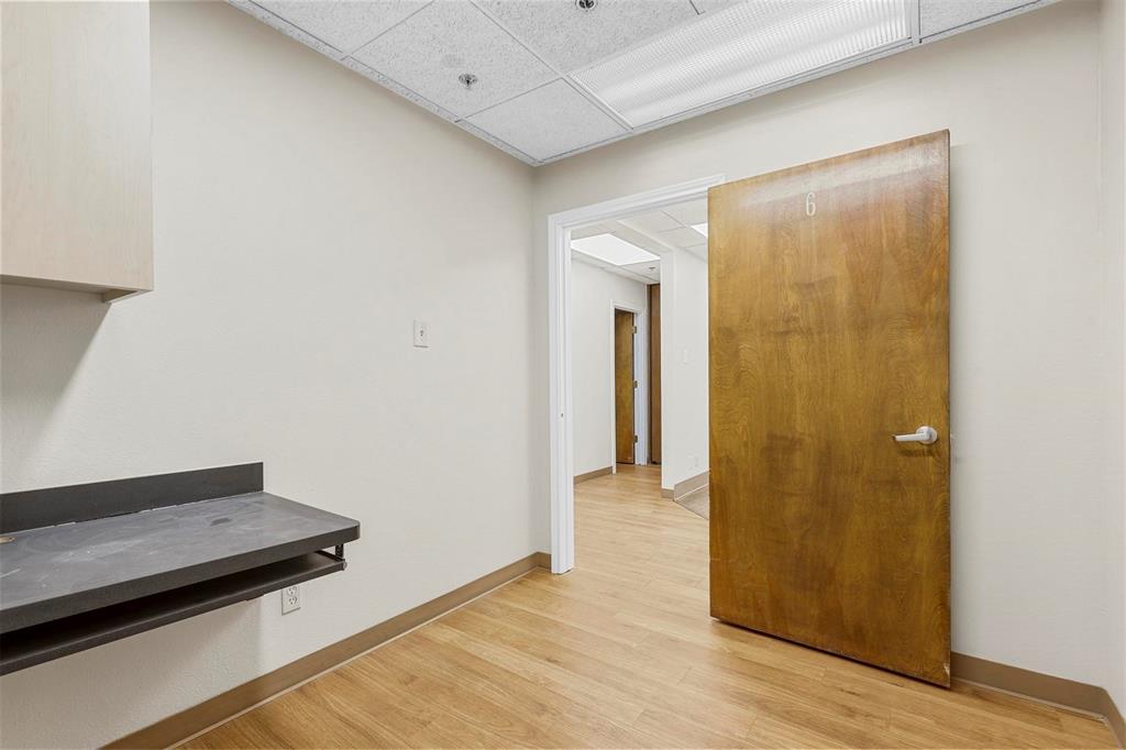 11801 South Freeway Property Photo 15