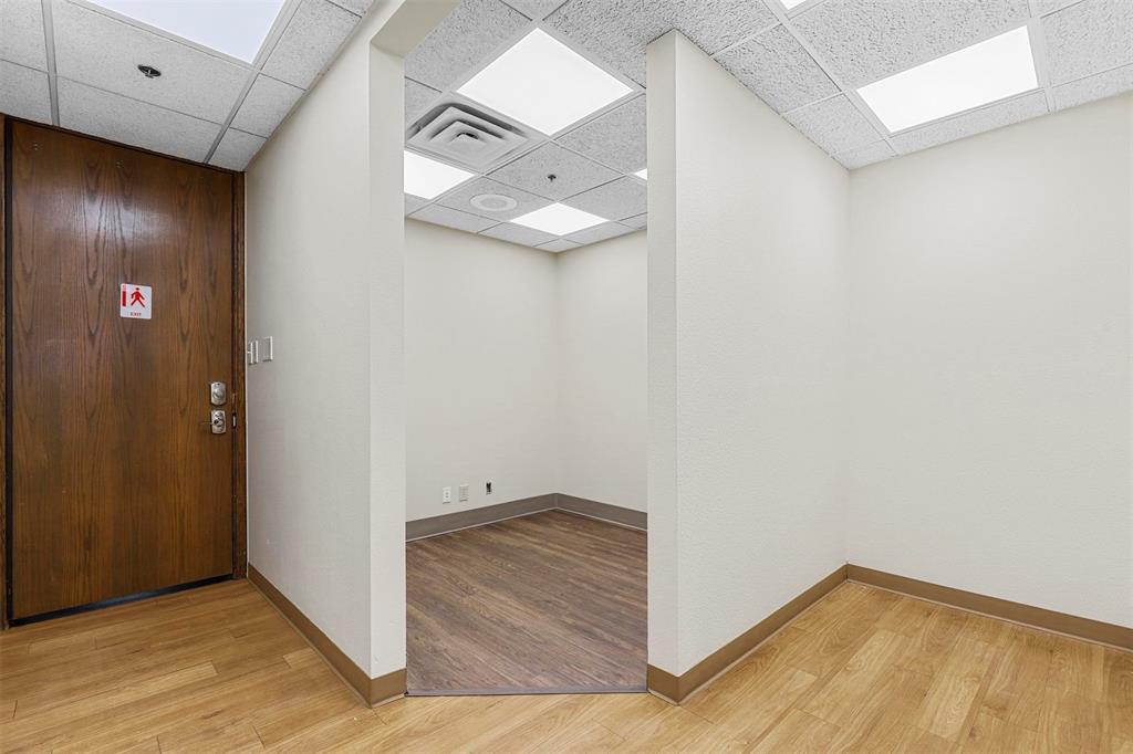 11801 South Freeway Property Photo 18