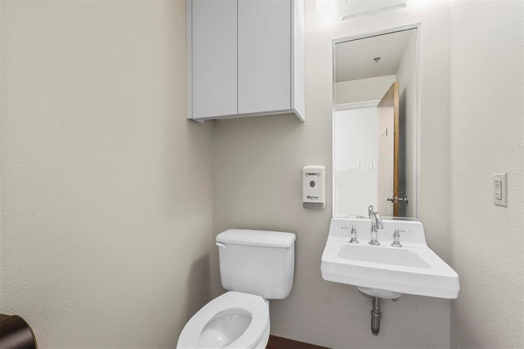 11801 South Freeway Property Photo 20