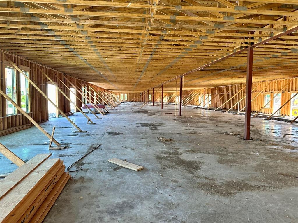 5121 S Custer Road Property Photo 4