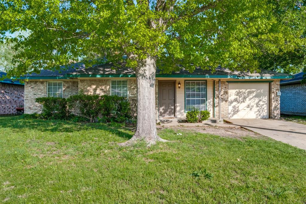815 Thedford Property Photo