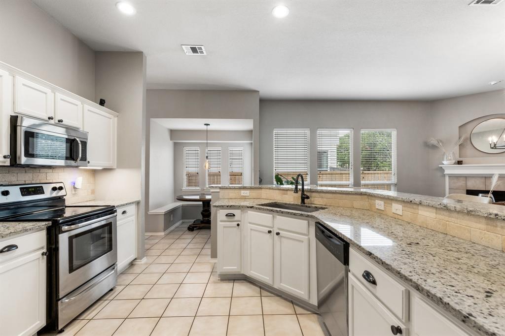9836 Old Field Drive Property Photo 11