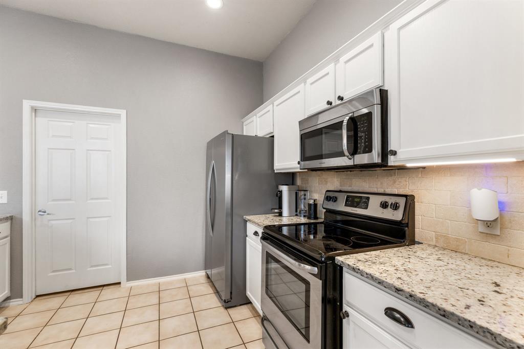 9836 Old Field Drive Property Photo 12