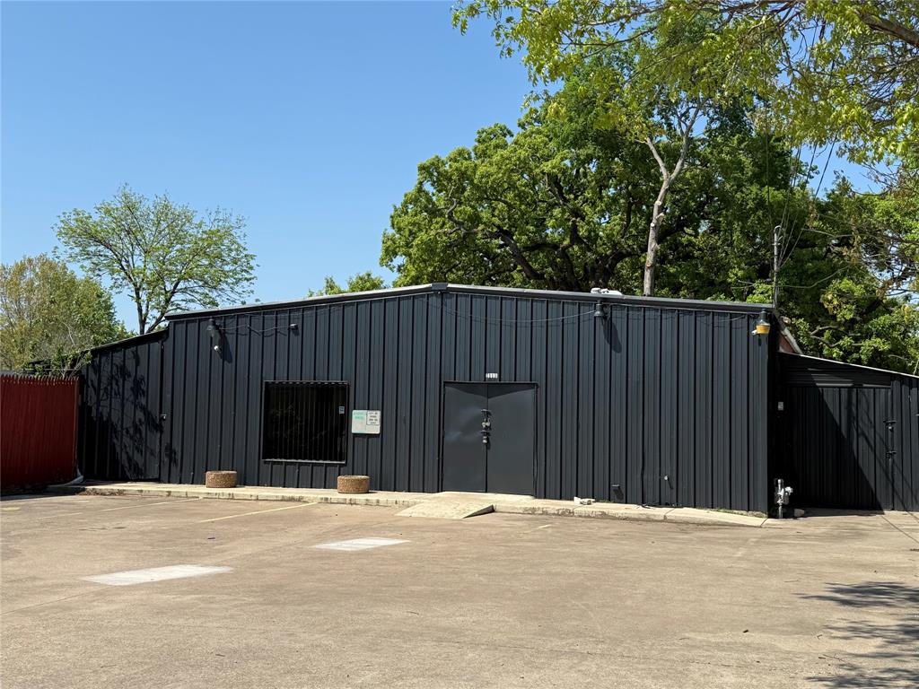 1111 E Shady Grove Road Property Photo 1