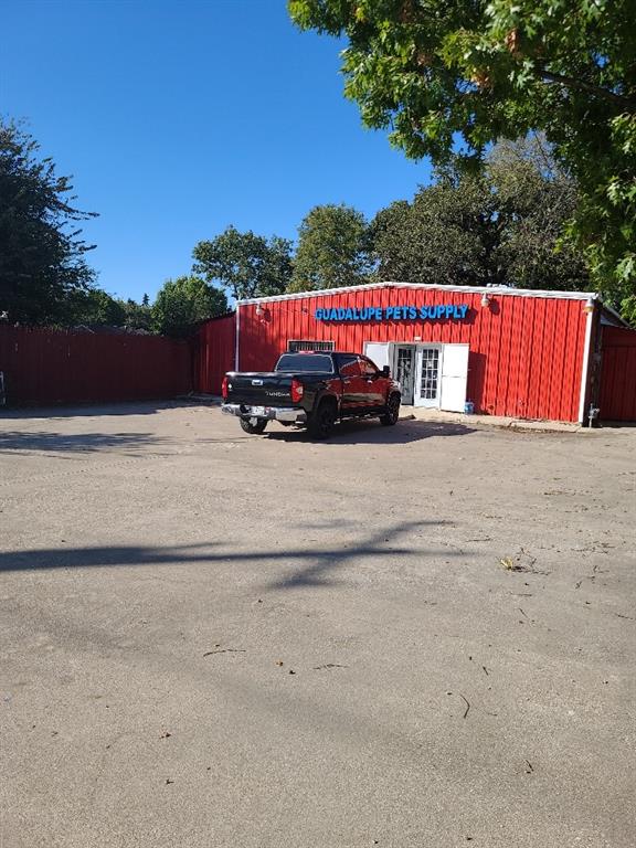 1111 E Shady Grove Road Property Photo 2