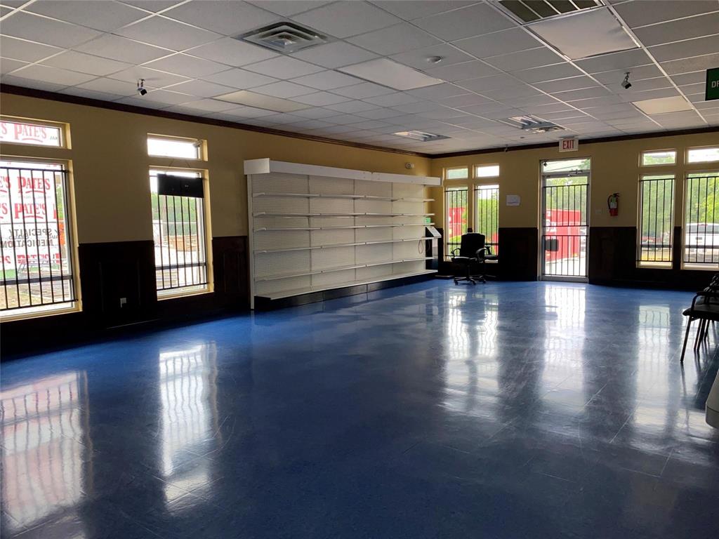 820 N Zang Boulevard Property Photo 17