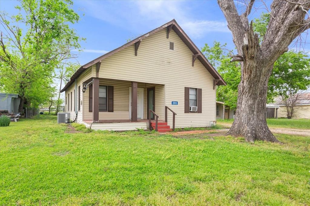 205 N Narcissus Property Photo