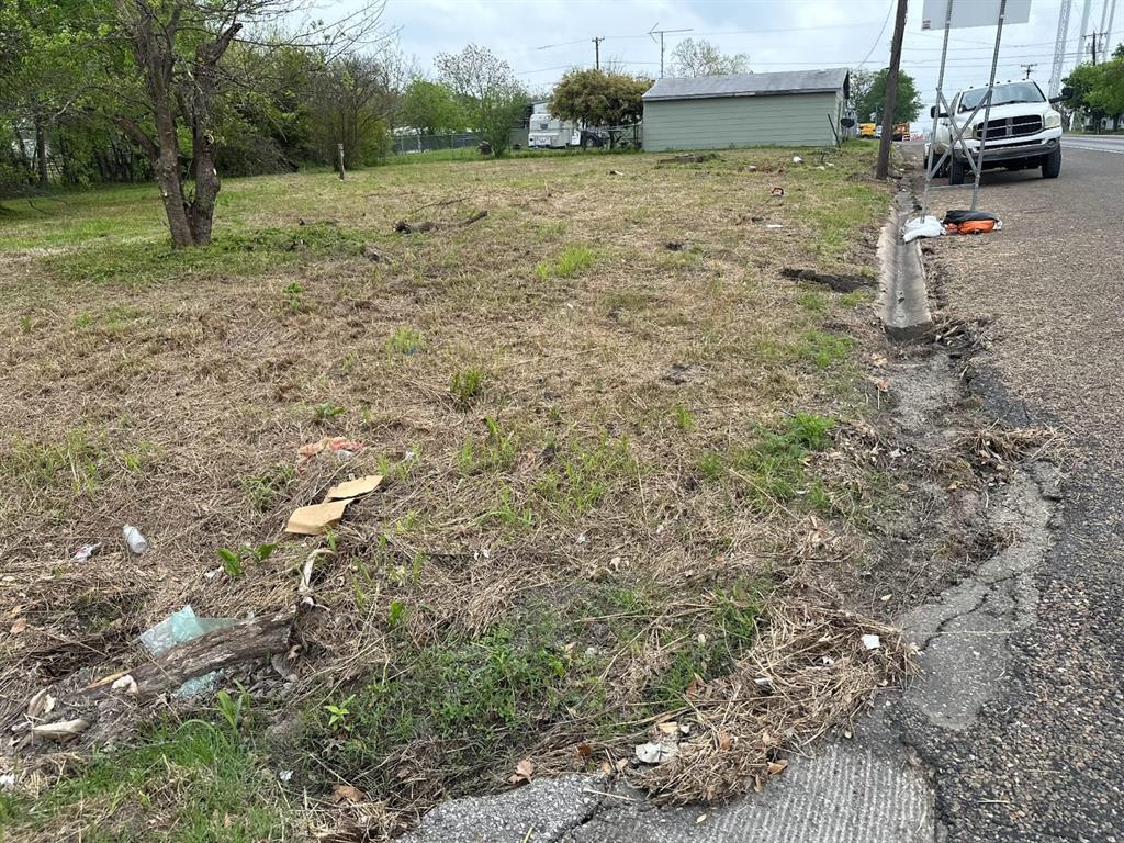 305 S Elm Street Property Photo