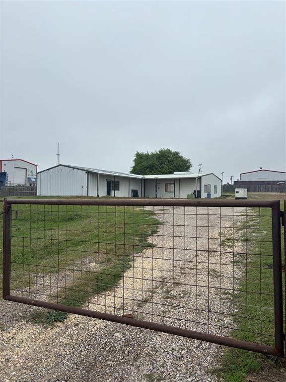 4745 S Interstate 35 Property Photo