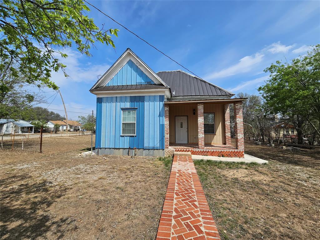 501 E 10th Street Property Photo