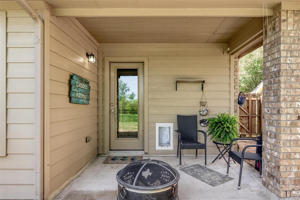 975 Crockett Drive Property Photo 28