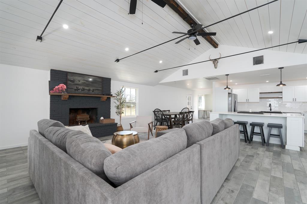 909 Crockett Street Property Photo