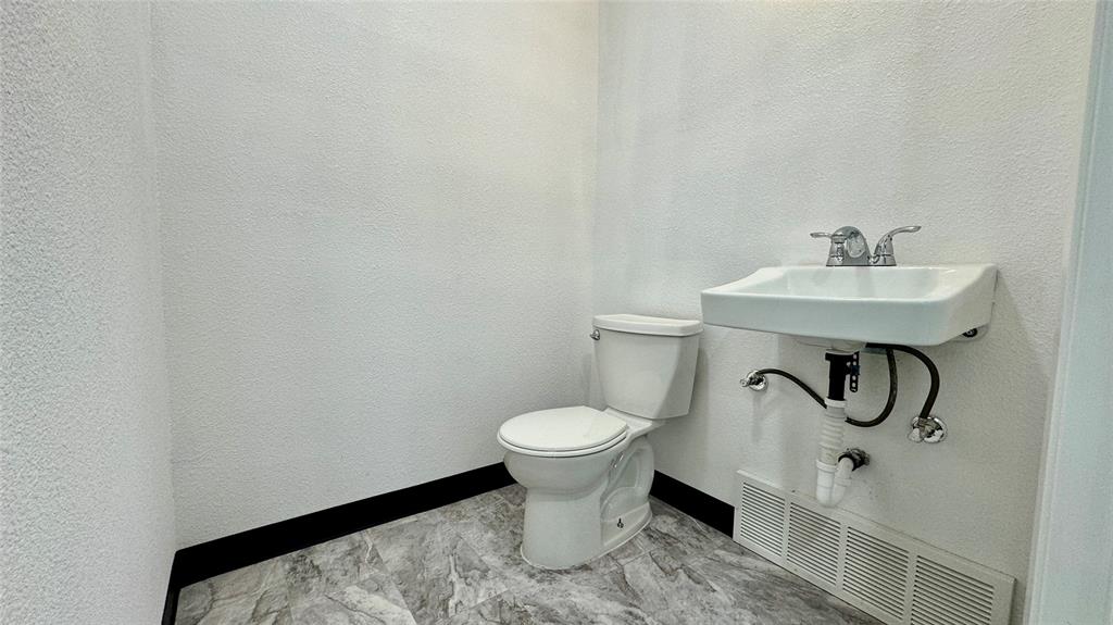 1737 N Frances Street Property Photo 7