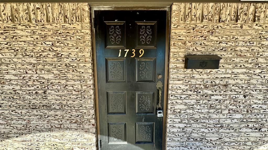 1739 N Frances Street Property Photo 2
