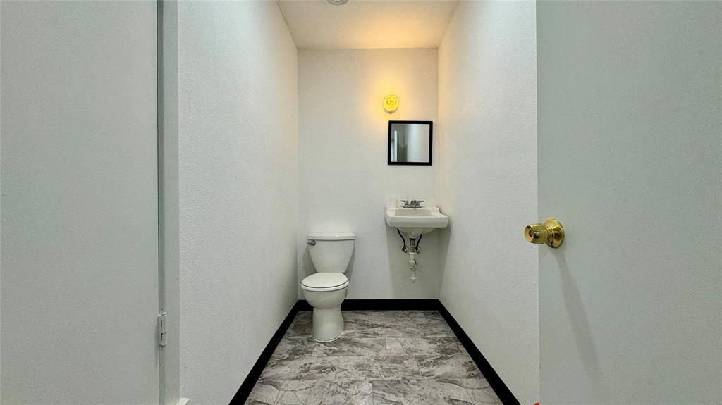 1739 N Frances Street Property Photo 7