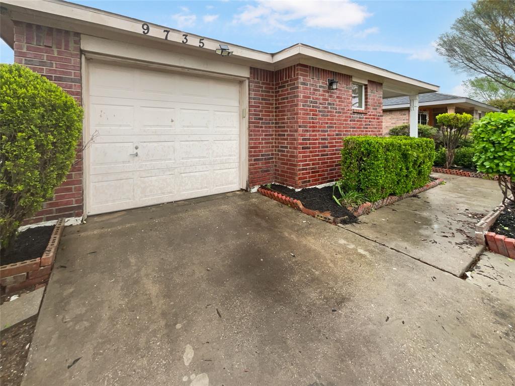 9735 Stonewood Drive Property Photo 1