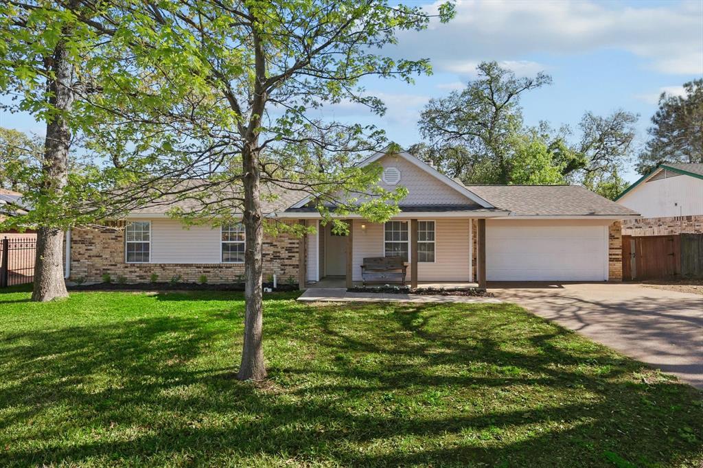 1119 Mockingbird Drive Property Photo 1