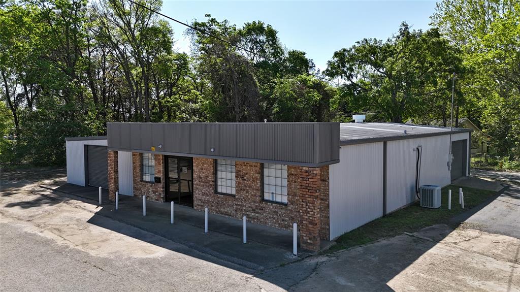 807 W Corsicana Street Property Photo 1