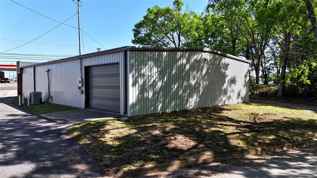 807 W Corsicana Street Property Photo 3