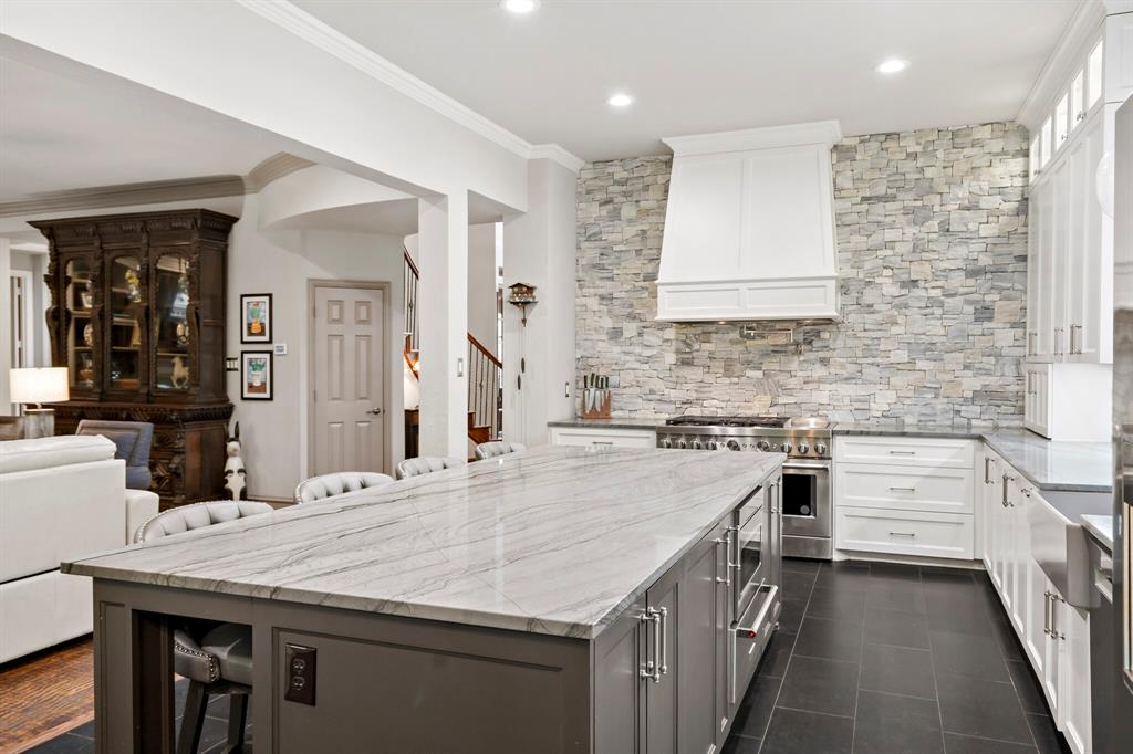 900 Woodcliff Drive Property Photo 18