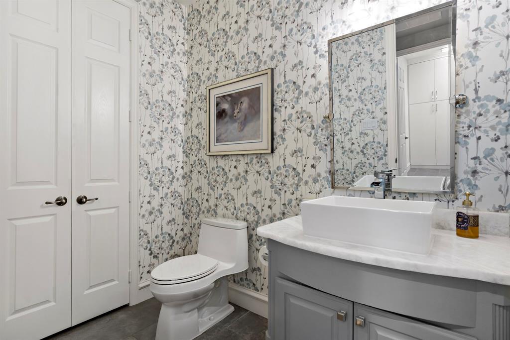 900 Woodcliff Drive Property Photo 26