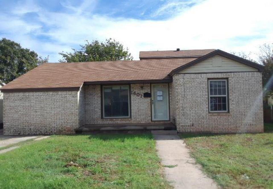 1607 Pease Street Property Photo