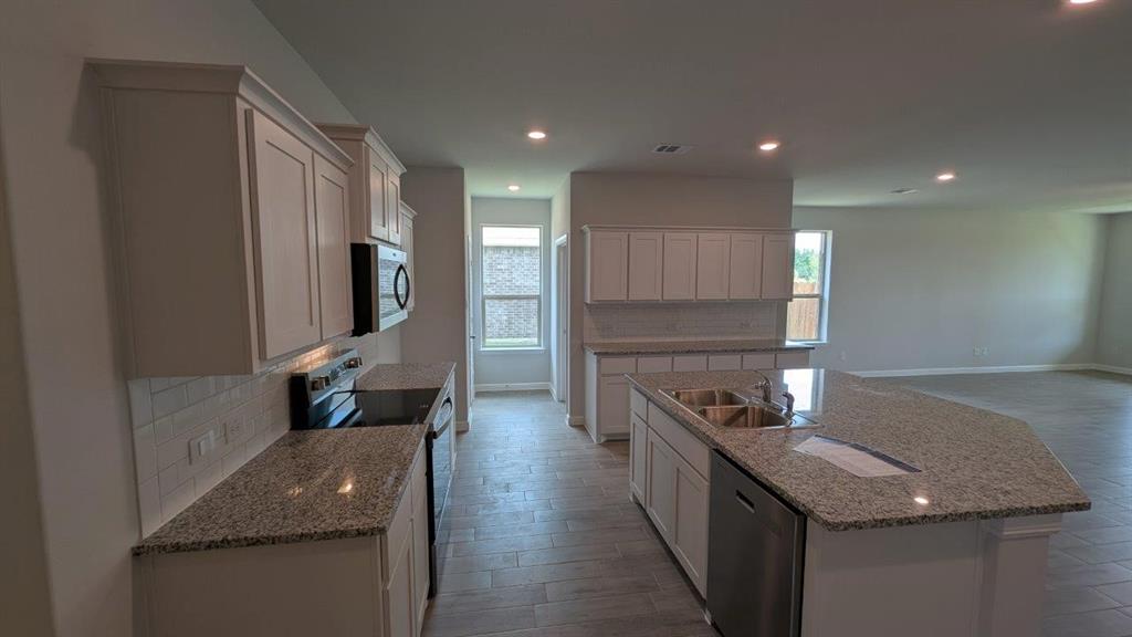 1000 Traction Trail Property Photo 2