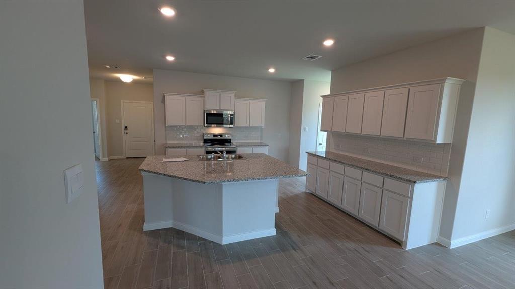 1000 Traction Trail Property Photo 3