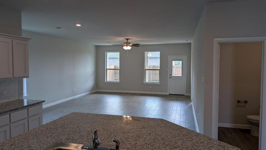 1000 Traction Trail Property Photo 4