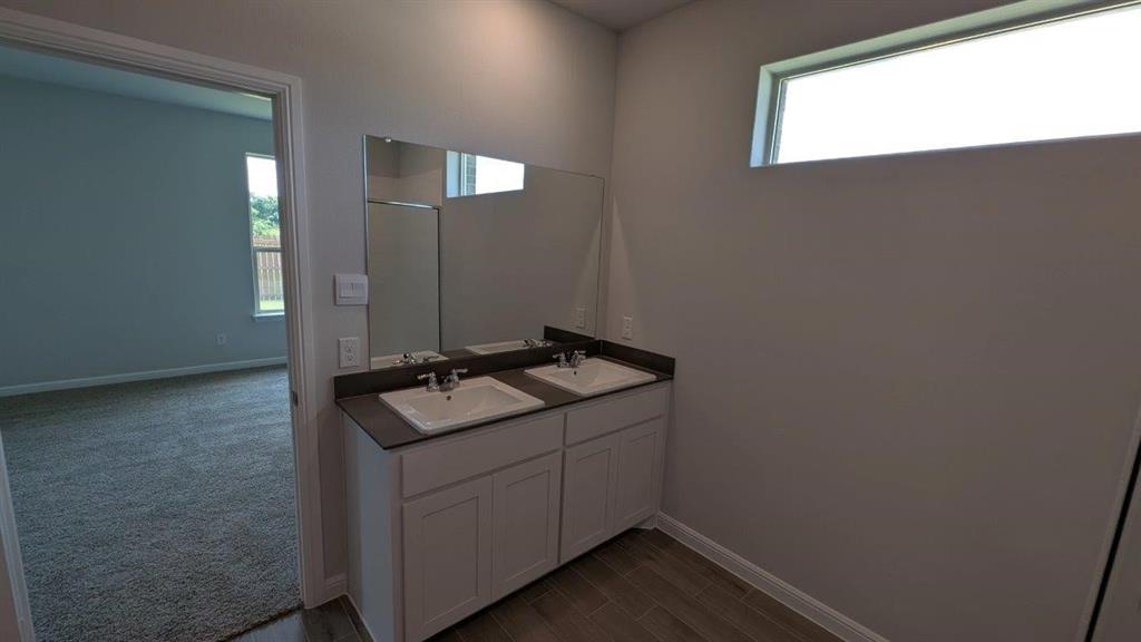 1000 Traction Trail Property Photo 7