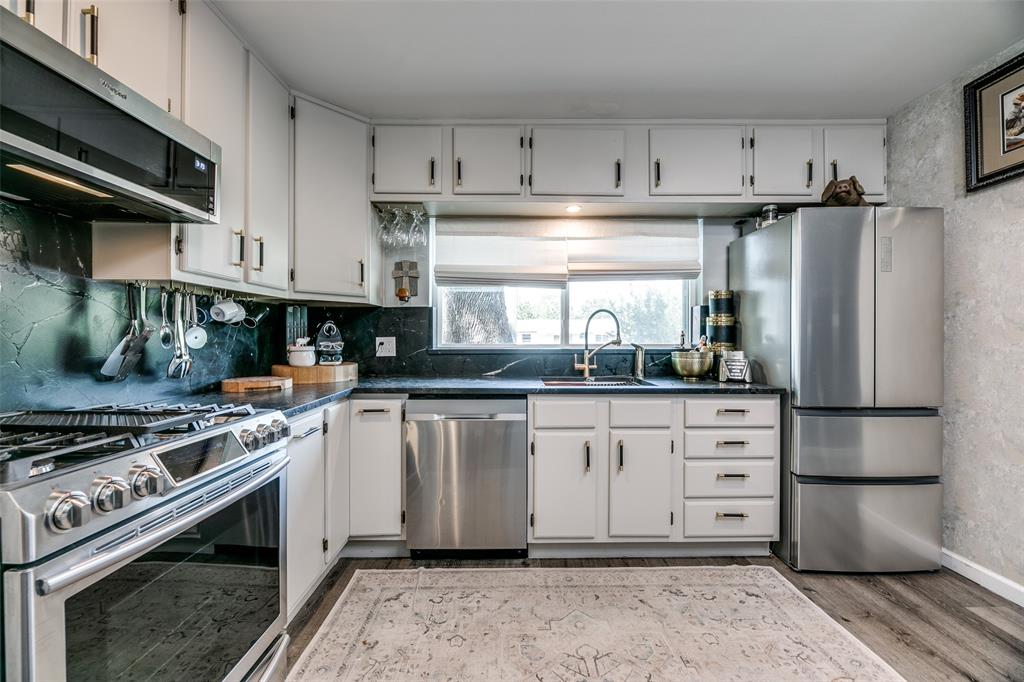 407 E Broad Street Property Photo 11