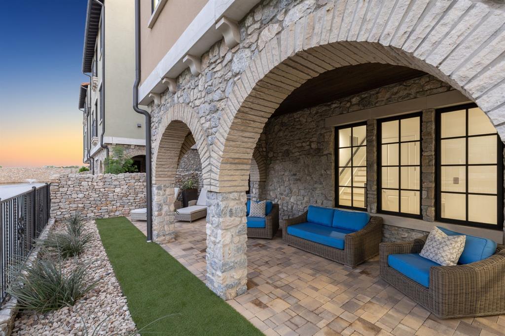 18 Comillas Court Property Photo 2