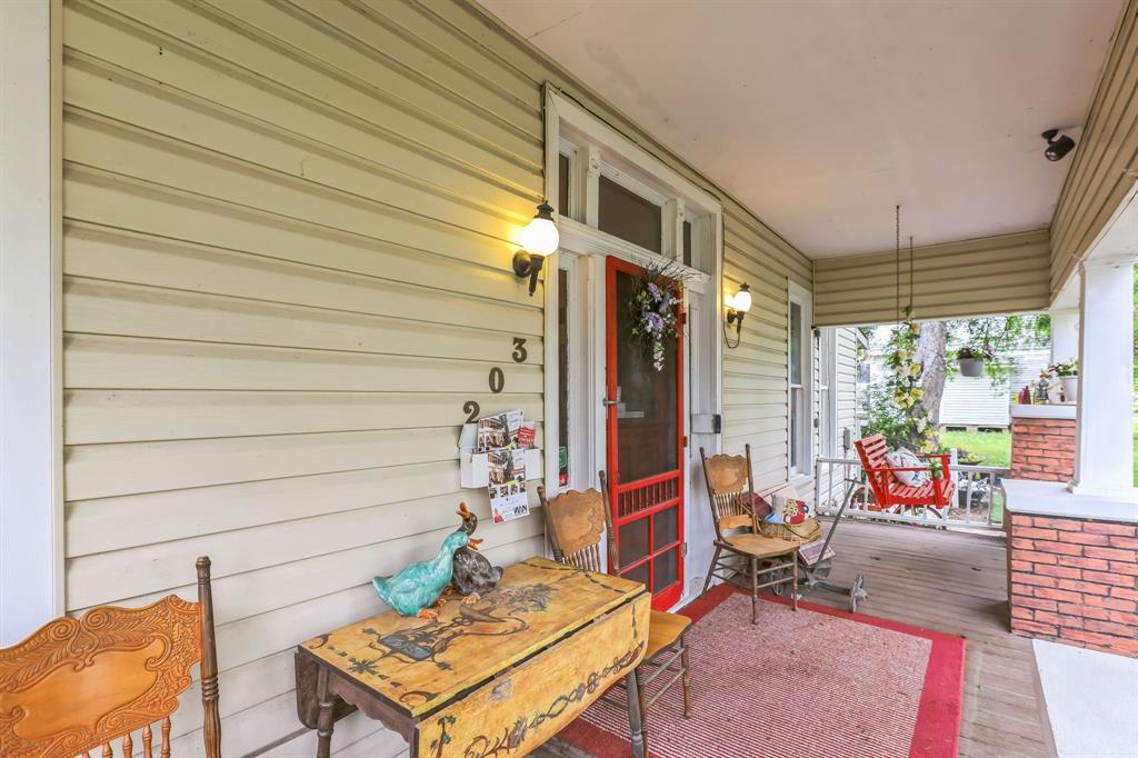203 W Commerce St Property Photo 3