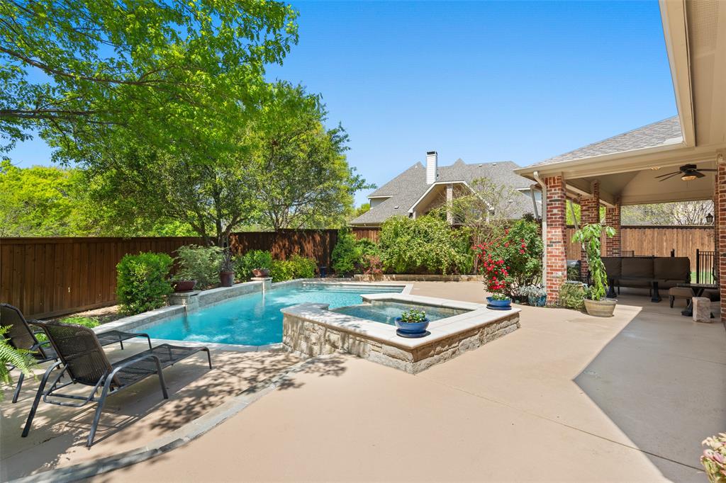 1528 Astoria Drive Property Photo 3