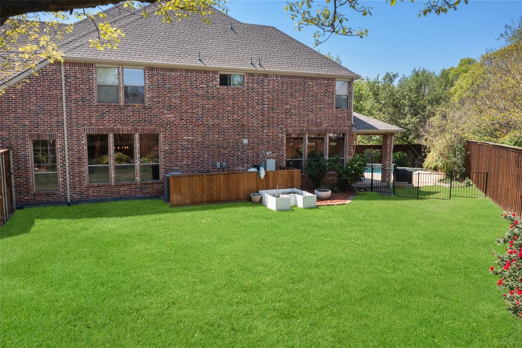 1528 Astoria Drive Property Photo 5