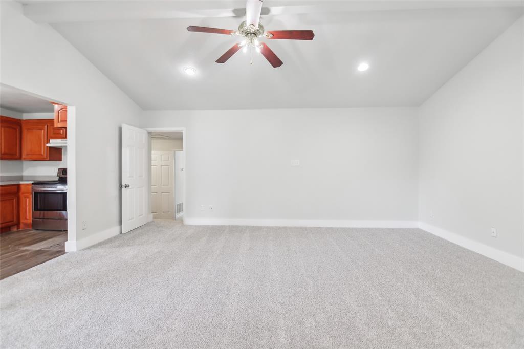 306 Shady Oak Road Property Photo 3