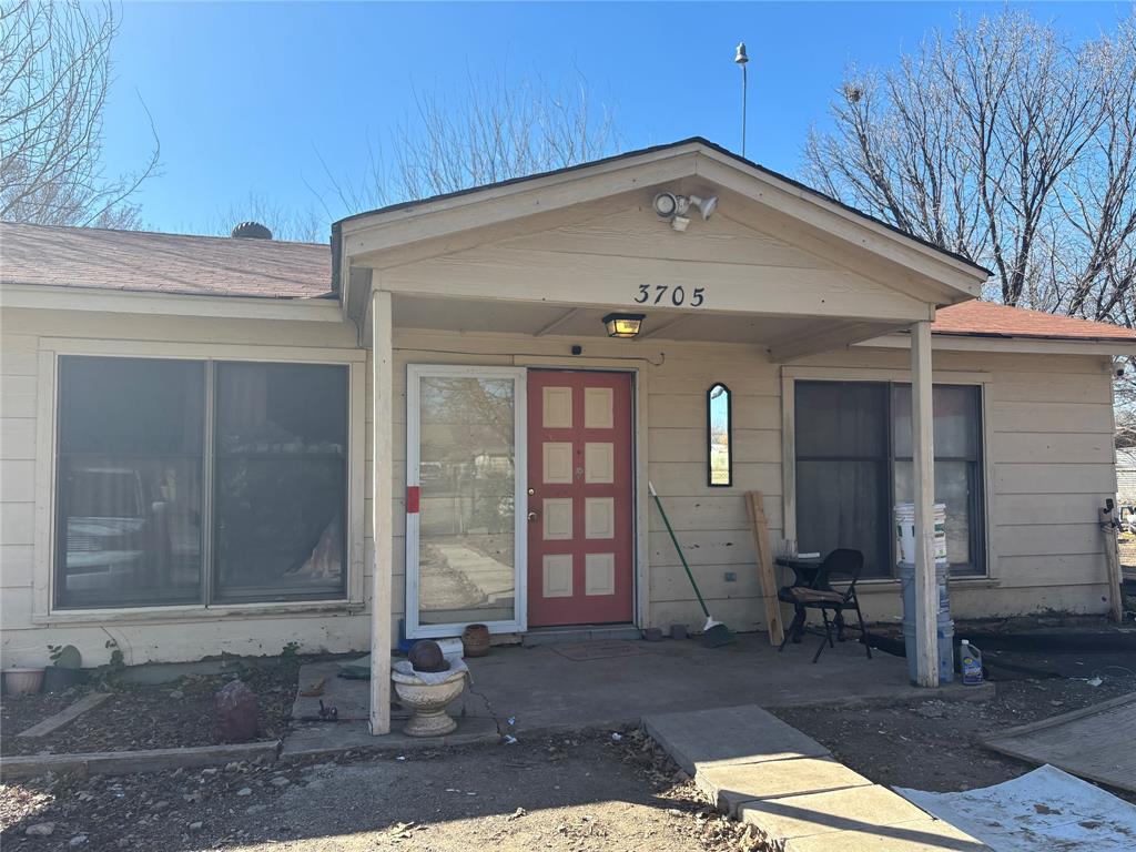 3705 N Elm Street Property Photo