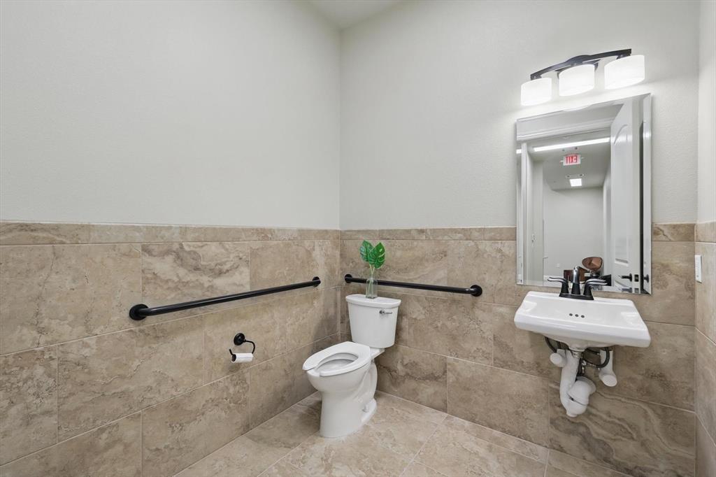 3848 N Tarrant Parkway Property Photo 13